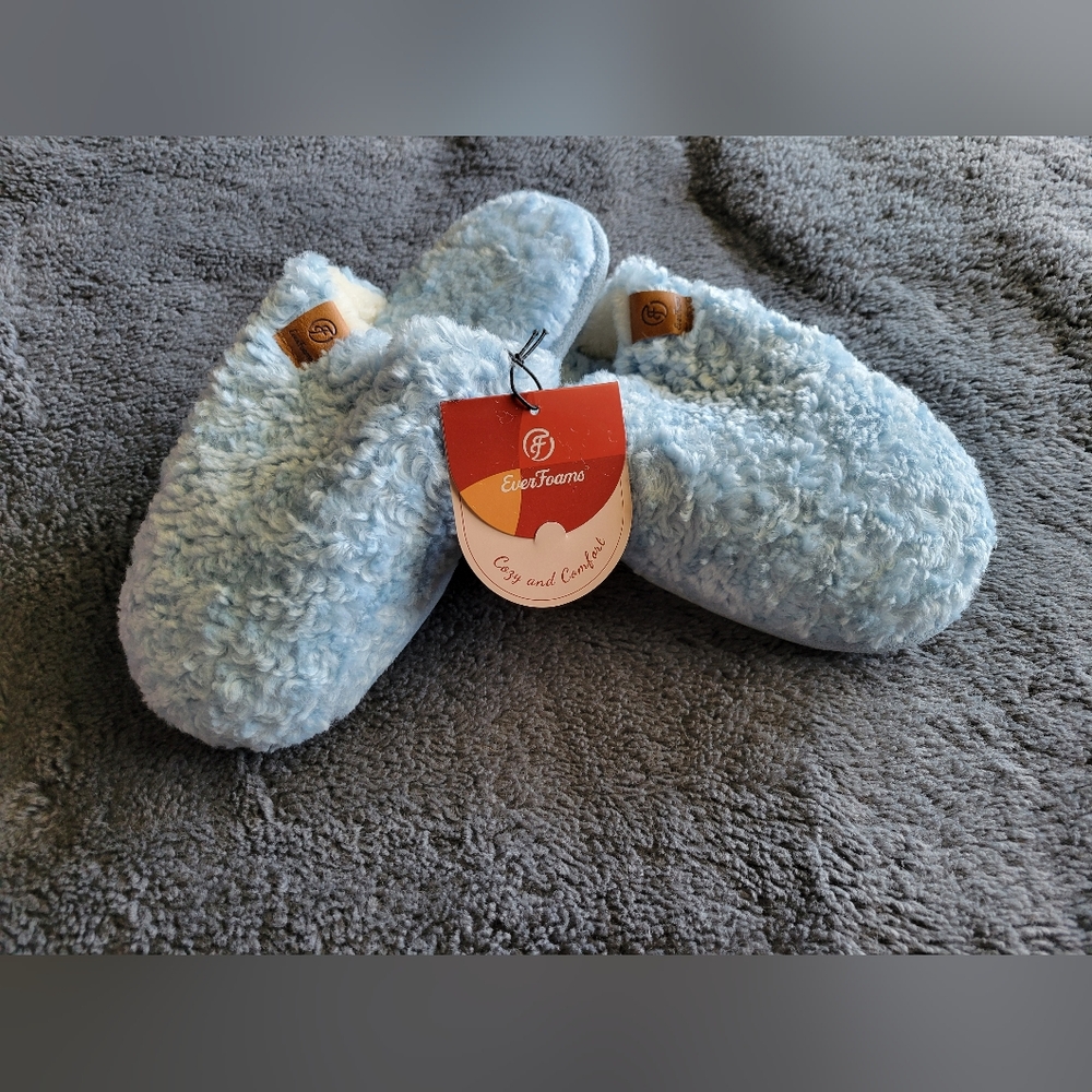 ✨️NWT✨️ EverFoams | Cozy Blue Slippers